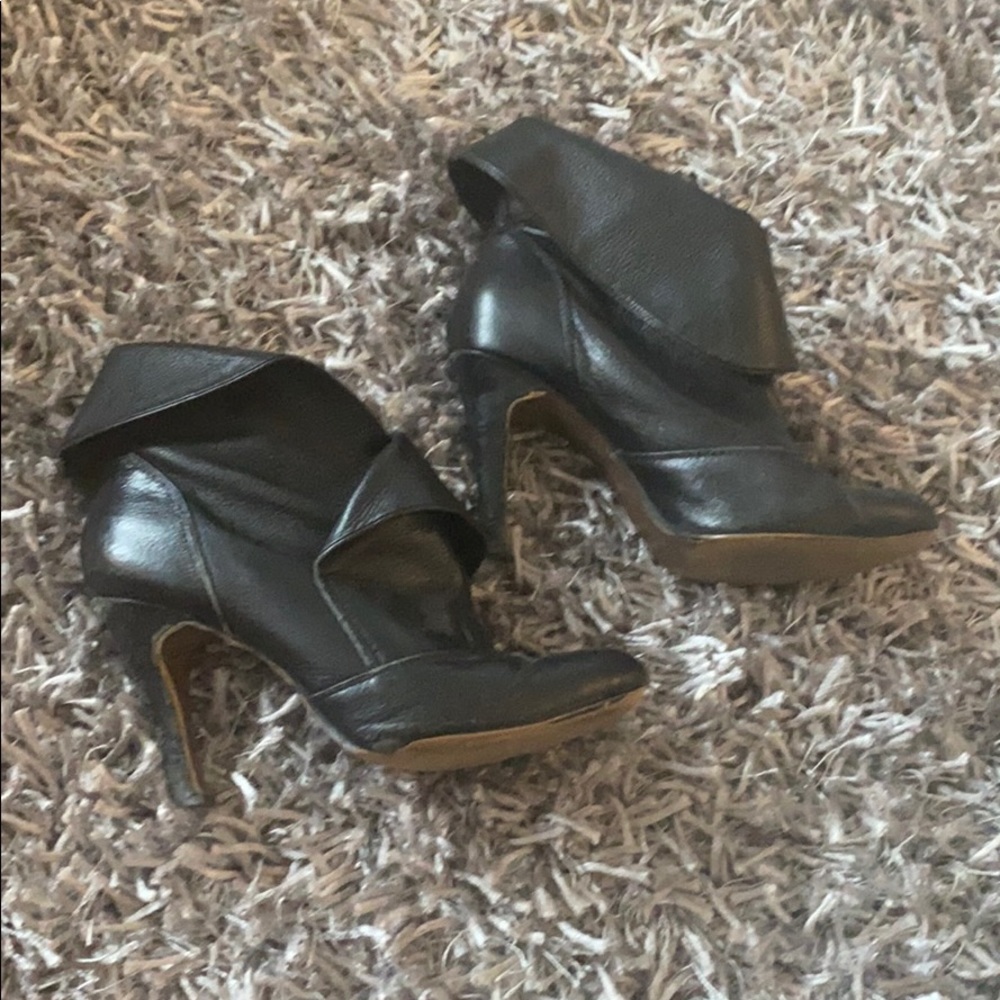 REPORT black booties